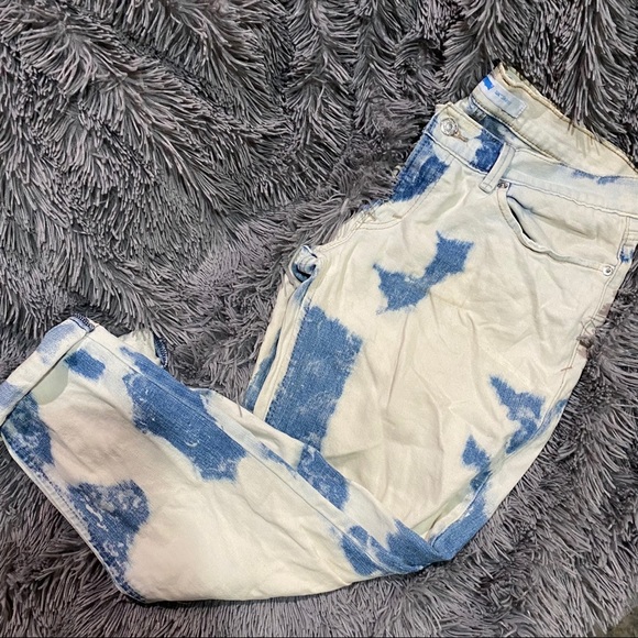 Levis Bleached Denim 524 Cropped Skinny Jean - Picture 2 of 4